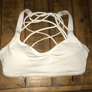 Lululemon free to be (wild) sports bra